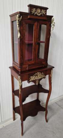 Restored antique display case with beautiful bronze elements Ореховое дерево Eclecticism 19th century г. - фото 2