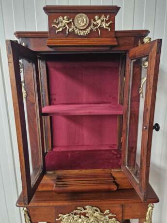 Restored antique display case with beautiful bronze elements Ореховое дерево Eclecticism 19th century г. - фото 3