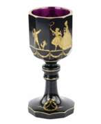 Produktkatalog. Verre d&eacute;cagonal en cristal violet &agrave; d&eacute;cor dor&eacute;. Saint-P&eacute;tersbourg, 1810. 