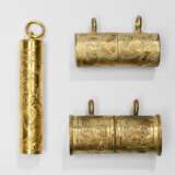 Feiner Behälter aus Gold mit Drachendekor und zwei vergoldete Behälter, fein punziert - photo 1