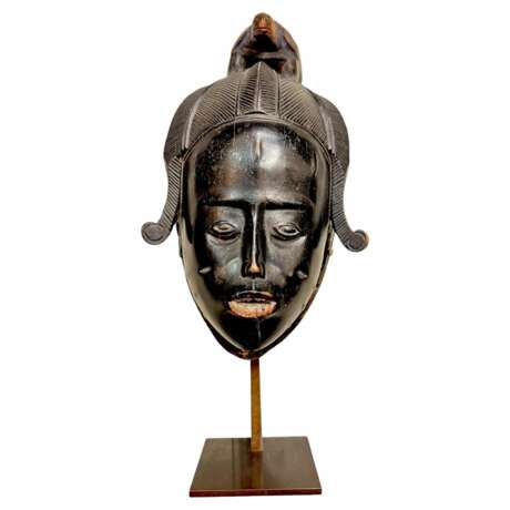 Ndoma Baule Portrait Mask Ivory Coast Wood lacquered patina Circa 1930 Lacquered wood 20th century - photo 1