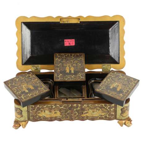 Game box covered with black and gold lacquer. China Canton 19th century. Pearl Chinoiserie 19th century - photo 3