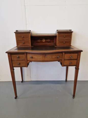A small beautiful desk with inlays - Foto 1