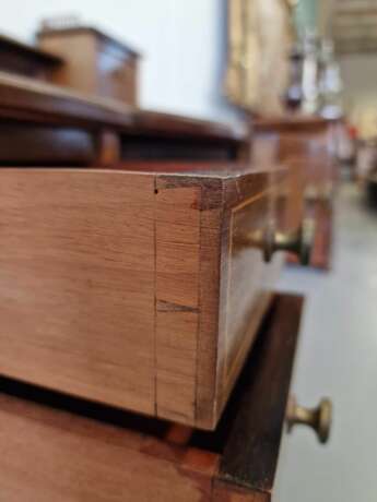 A small beautiful desk with inlays - Foto 6