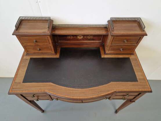 A small beautiful desk with inlays - Foto 8