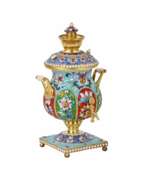 Emaille. Samovar en argent dore et emaux peints. 