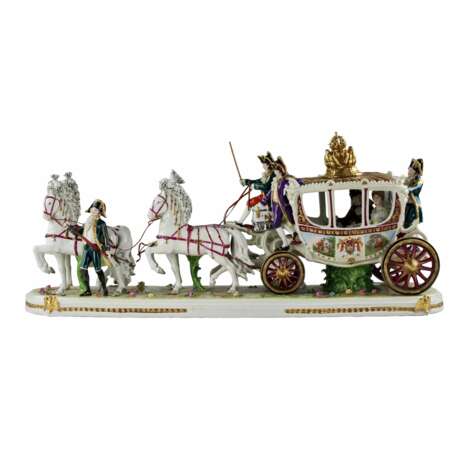 Groupe saxon sculptural en porcelaine Voiture de mariage de Napoleon Bonaparte. Porcelain Hand Painted Gilding 20th century - photo 6