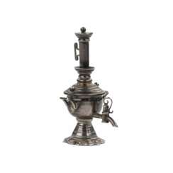 Samovar miniature en argent. D&eacute;but du 20&egrave;me si&egrave;cle. 