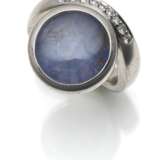 Ring mit Sternsaphir und Diamanten - photo 1
