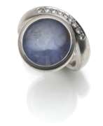 Jewelry. Ring mit Sternsaphir und Diamanten