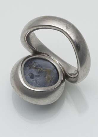 Ring mit Sternsaphir und Diamanten - photo 3