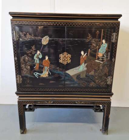 Oriental style cabinet Lacquered wood Asian Art Mid-20th century - photo 1