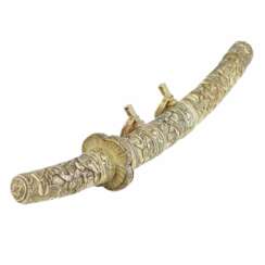 Sabre Wakizashi japonais dans un fourreau en os sculpt&eacute;, fin de la p&eacute;riode Meiji (tournant des XIXe et XXe si&egrave;cles) 