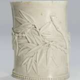 Seltener Pinselbecher aus Elfenbein mit Bambus-Dekor - фото 1
