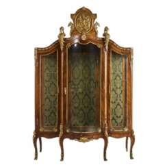Showcase Louis XV style. 