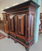 Produktkatalog. Large mahogany cabinet