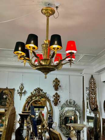 Eight-Armed Chandelier with Red or Black Lampshades Art Deco Mid-20th Century Бронза Antiquity 20th century г. - фото 2