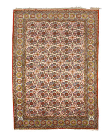 Heller Teppich mit Buchara-Muster. - фото 1