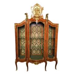 Showcase Louis XV style. 