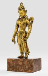 Feuervergoldete Bronze des Padmapani auf einem Steinsockel