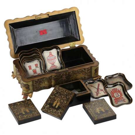 Game box covered with black and gold lacquer. China Canton 19th century. Pearl Chinoiserie 19th century - photo 5