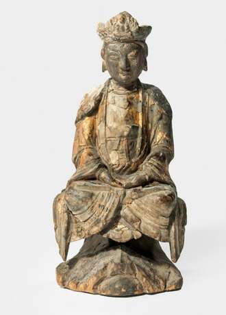 Figur des Guanyin aus Holz mit Resten von Goldauflage - photo 1
