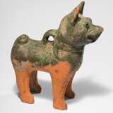 Irdenware-Modell eines stehenden Hundes mit grüner Bleisilikat-Glasur - photo 2
