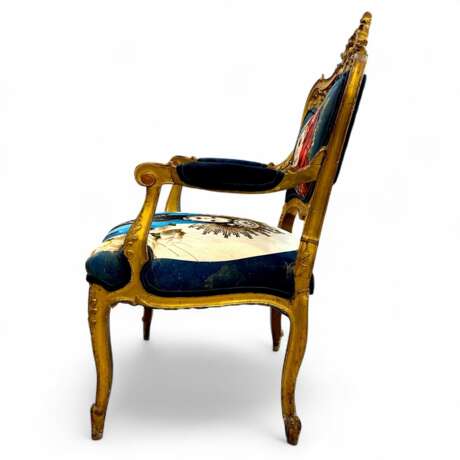 Pair of Louis XV style Gilt Armchairs with Surrealist Iconography Upholstery Textilien Baroque 19th century - Foto 13