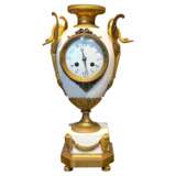 French Louis XVI Style biscuit and Gilt Bronze Mantel Clock 19t Century Bronze 19th century - Foto 1