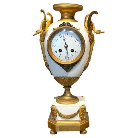 French Louis XVI Style biscuit and Gilt Bronze Mantel Clock 19t Century Bronze 19th century - Foto 1