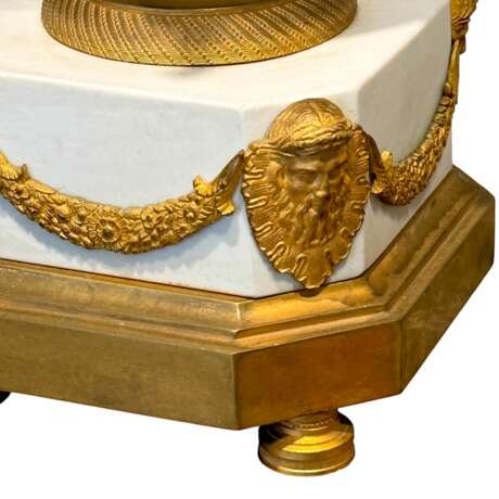French Louis XVI Style biscuit and Gilt Bronze Mantel Clock 19t Century Bronze 19th century - Foto 2