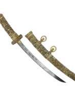 Knochen. Sabre Wakizashi japonais dans un fourreau en os sculpt&eacute;, fin de la p&eacute;riode Meiji (tournant des XIXe et XXe si&egrave;cles) 