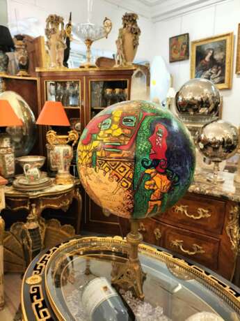 Painted Globe with a Rock Crystal and a Base in Gilt Bronze Bronce 21th century - photo 7