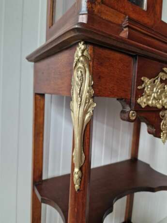 Restored antique display case with beautiful bronze elements Nussbaum Eclecticism 19th century - Foto 6