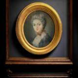 Portrait of a young woman in an gilt oval frame pastel drawing 18th century oil painting 18th century - photo 6