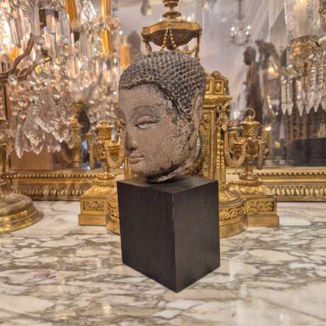 Shakyamuni Buddha head in sandstone Thailand Ayutthaya 17th century Stoneware 17th century - photo 2