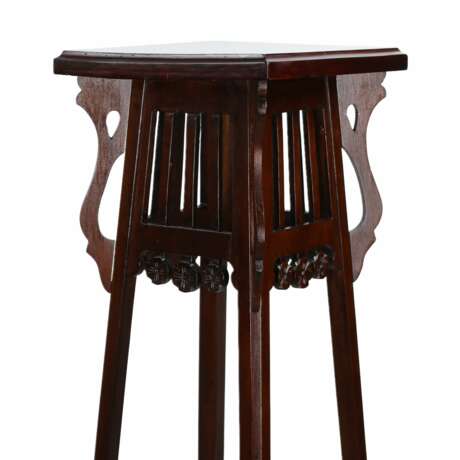 Wooden console table in Art Nouveau style. Turn of the 19th-20th centuries Beech At the turn of 19th -20th century - photo 4 Wooden console table in Art Nouveau style. Turn of the 19th-20th centuries Beech At the turn of 19th -20th century - photo 4