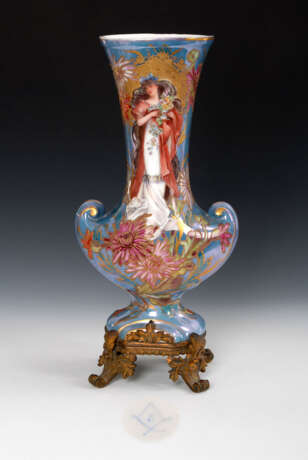 Jugendstil-Vase mit Bronzemontierung. - фото 1