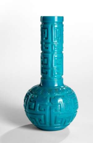 Türkisblaue Flaschenvase aus PekinGelbgoldlas mit tiefgeschnittenem Dekor von Drachen - Foto 1