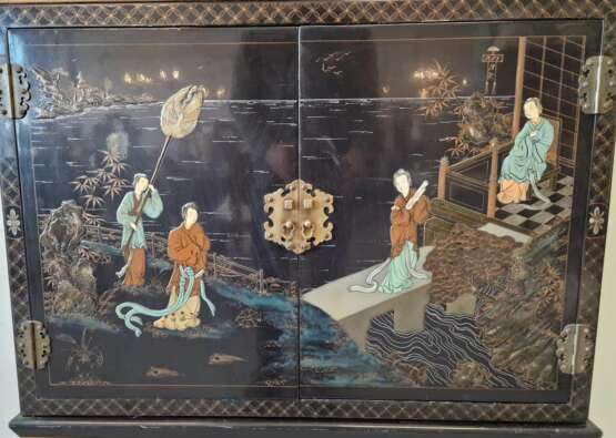 Oriental style cabinet Lacquered wood Asian Art Mid-20th century - photo 2