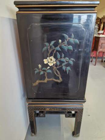 Oriental style cabinet Lacquered wood Asian Art Mid-20th century - photo 5