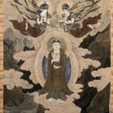 Großes Andachtsbild mit Darstellung des Guanyin pusa unter zwei Asparas - Foto 1