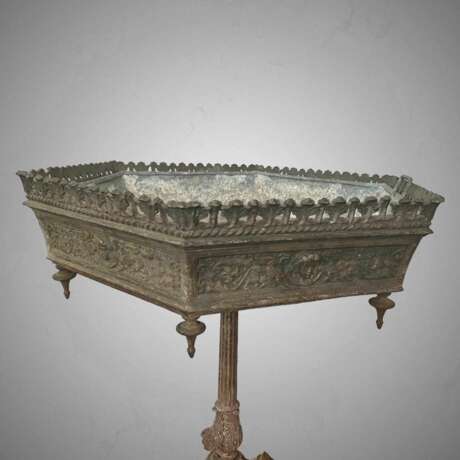 19th Century Large Hexagonal Bronze Jardiniere in the Style of Victor Paillard Bronce Louis-Philippe Carl X 19th century - photo 2