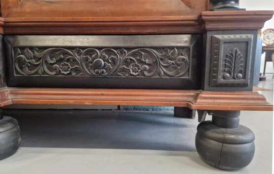 Large mahogany cabinet Mahogany Baroque 20th century - photo 4