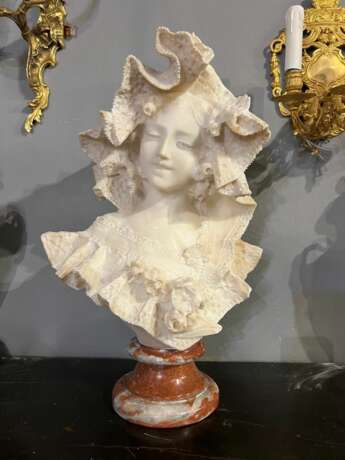 19th Century Bust of a Young Lady in White Marble by Flli Romanelli Marble 19th century - photo 5