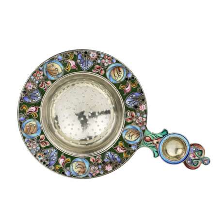 Passoire &agrave; the russe en argent &agrave; decor d`email dans l`esprit de l`Art Nouveau russe. Silver 84 Cloisonné enamel Gilding Early 20th century - Foto 6