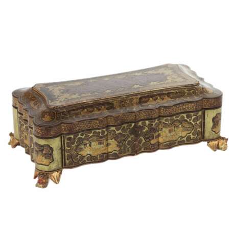 Game box covered with black and gold lacquer. China Canton 19th century. Pearl Chinoiserie 19th century - photo 1