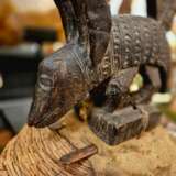 Ciwara Bambara headdress in carved wood and basketry Mali Early 20th century Lackiertes Holz 20th century - Foto 4