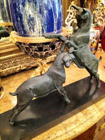 Dynamic Animal Sculpture of Goats in Bronze 20th Century Bronce Empire 20th century - photo 14
