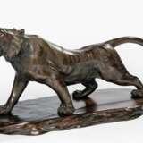 Bronze eines schreitenden, brüllenden Tigers - Foto 1